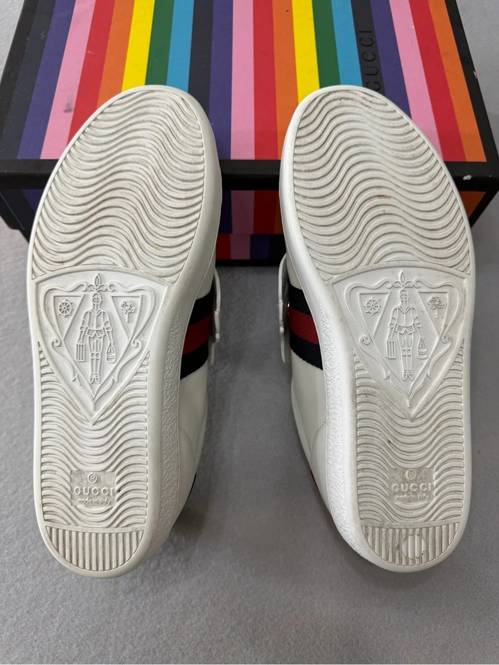 Gucci White Leather Sneakers with Embroidered Tiger Patch